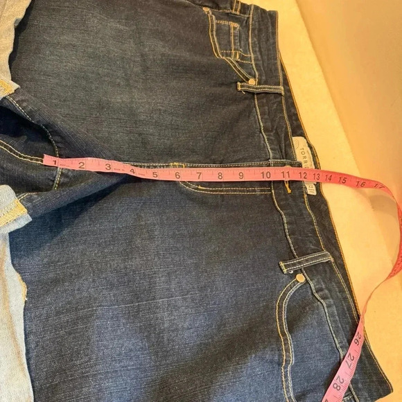 Torrid cuffed blue jean denim shorts size 22- 5 pocket design - Picture 11 of 13